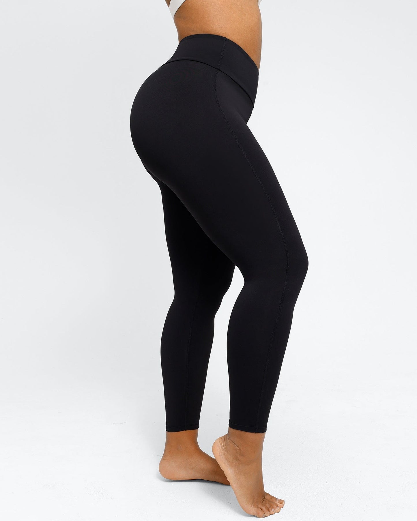 Built-In Thong Soft Smoothing Legging